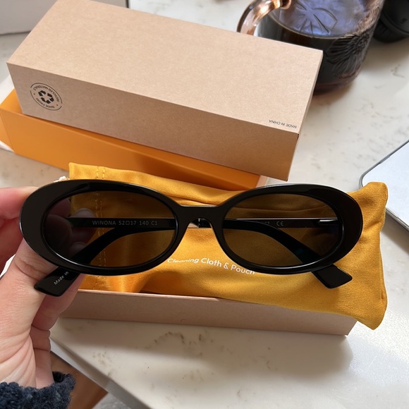 Brand new, in box oval sunglasses polarized - Picture 3 of 3